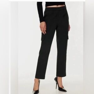Aritzia Babaton Titan Cargo Pants
Black size 4